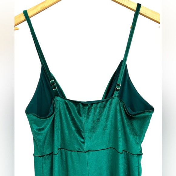 Club L London Women’s Bottle Emerald Green Velvet Plunge Neck Twist Maxi Dress 8 - Picture 6 of 11